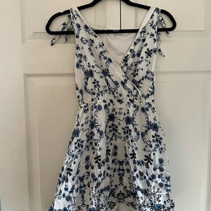 Charlotte Russe‎ Floral V Neck Dress